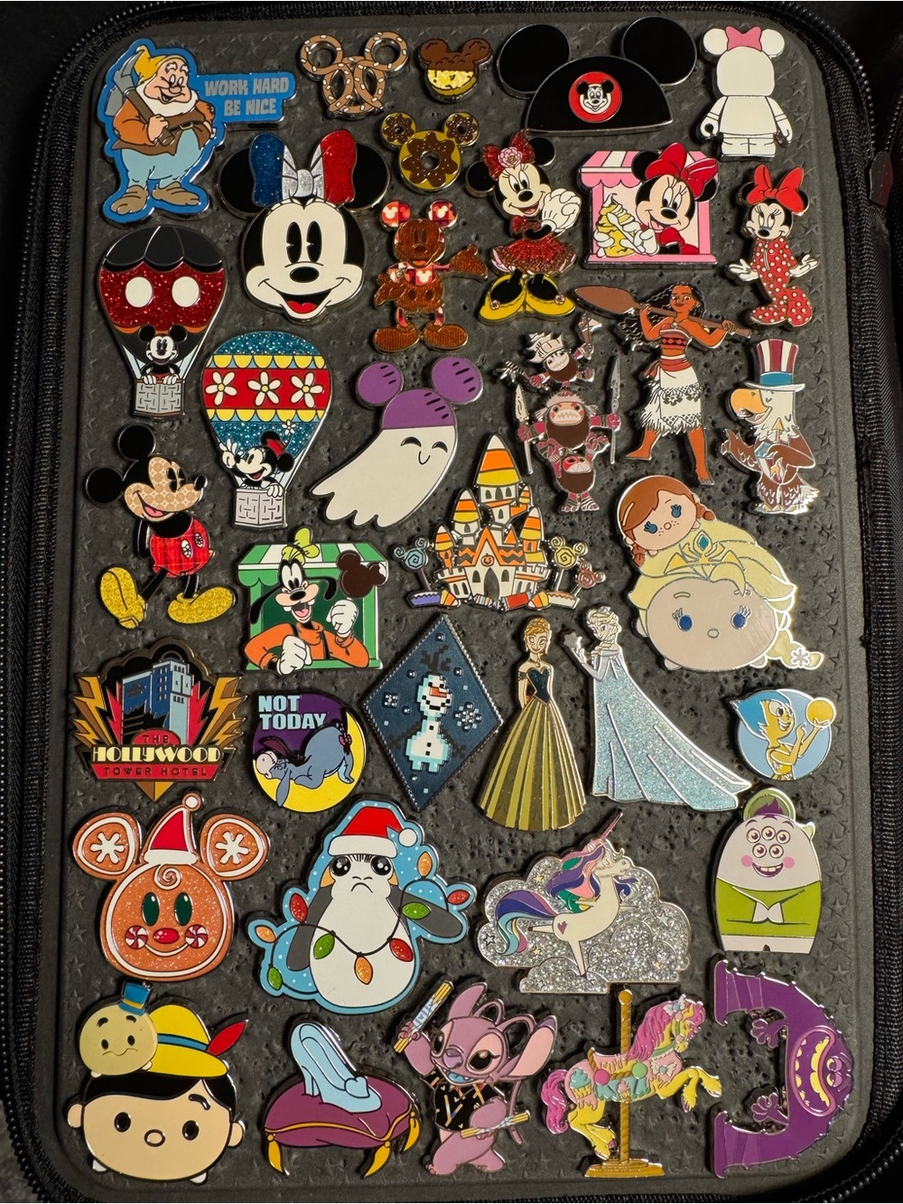 Disney Pin Collection - Picture 3 of 4